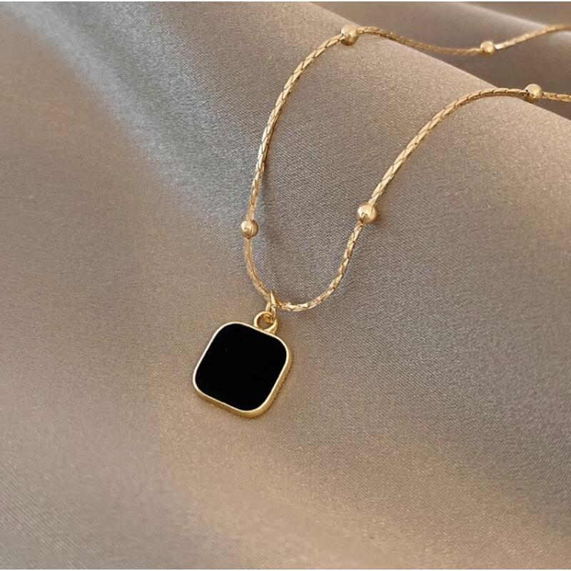 Product Introduction of Black Dark Geometric Square Necklace for Women's Light Luxury and Unique Design Sense Collar Chain 2025 New Instagram Hip Hop 3