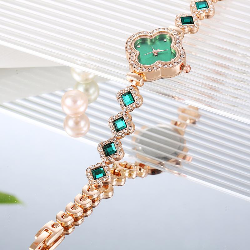 Đồng Hồ Thạch Anh, Đồng Hồ Nữ Thời Trang, Bán Chạy Nhất, Thiết Kế Cỏ Bốn Lá, Phong Cách Thường Ngày Thích Hợp Cho Phong Cách Joker, Đồng Hồ Nữ, Với Tính Năng bùng nổ 3