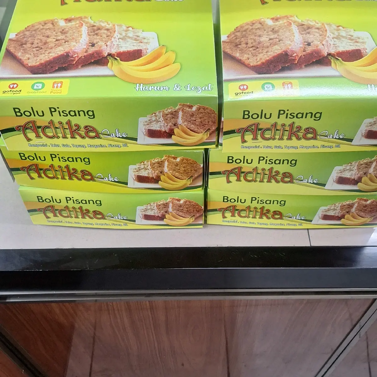 ( KHUSUS JABOTETABEK ) bolu pisang lembut basah adika cake Manis Makanan