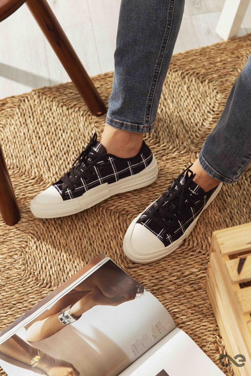 Product Introduction of Giày thể thao nam Bentoni Caro Sneakers màu đen kẻ trắng chất liệu vải canvas nhẹ êm 9