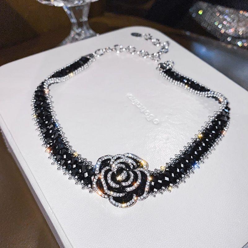 Product Introduction of Vòng Cổ Choker Hoa Trà, Màu Đen, Dành Cho Nữ, Cao Cấp, Giá Cả Phải Chăng, Sang Trọng, Vòng Cổ số lượng ít, Dây Chuyền Xương Đòn Thời Trang Mới, Thời Trang Cổ Áo 1