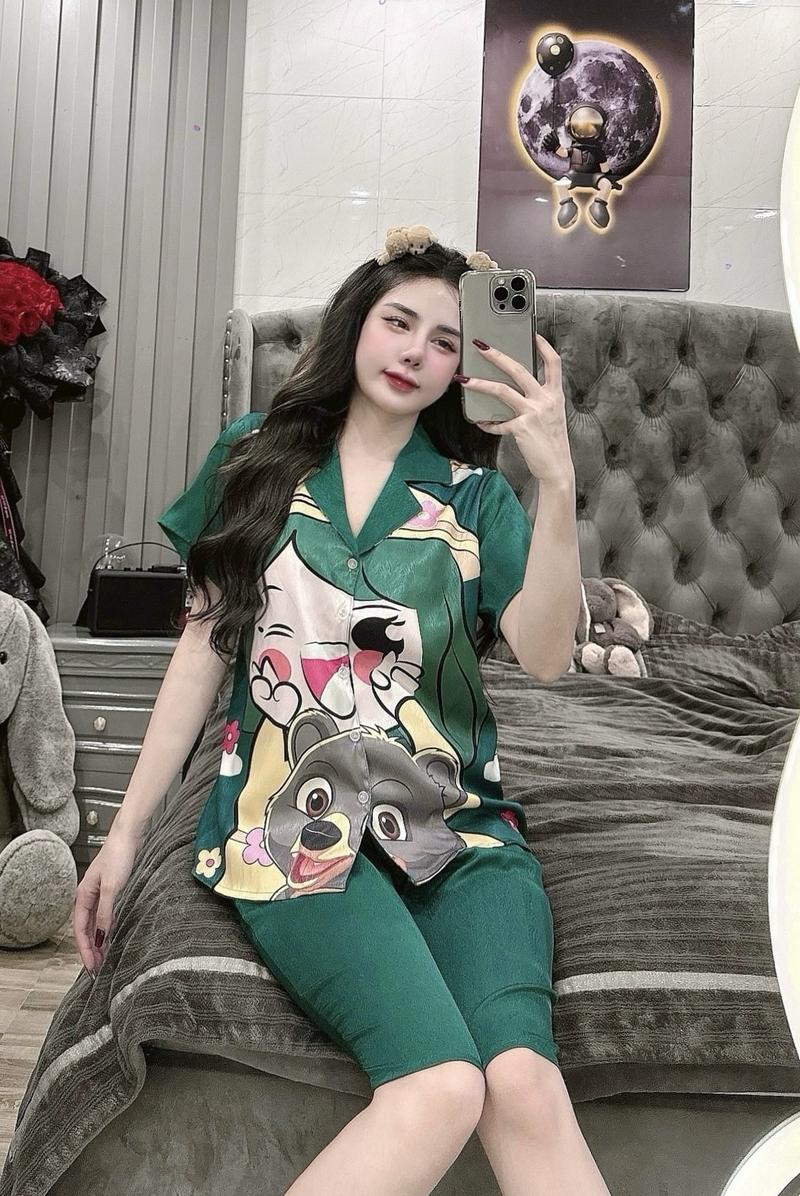 Product Introduction of Đồ Bộ Pijama Lửng Lụa Xước Hình Gấu Và Cô Gái Mau Mới 6 Màu Sắc Tay Ngắn Freesize 40-58Kg &Bigsize 60-75Kg Women 6