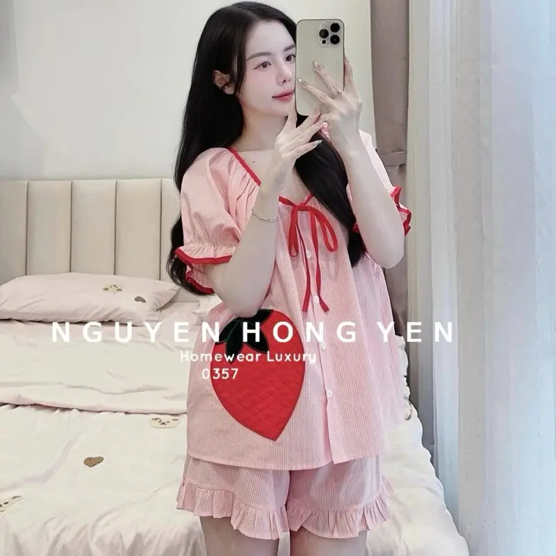 Set bộ cộc chất linen bột kèm trái dâu thêu cute xinh xỉu by Channg Bee