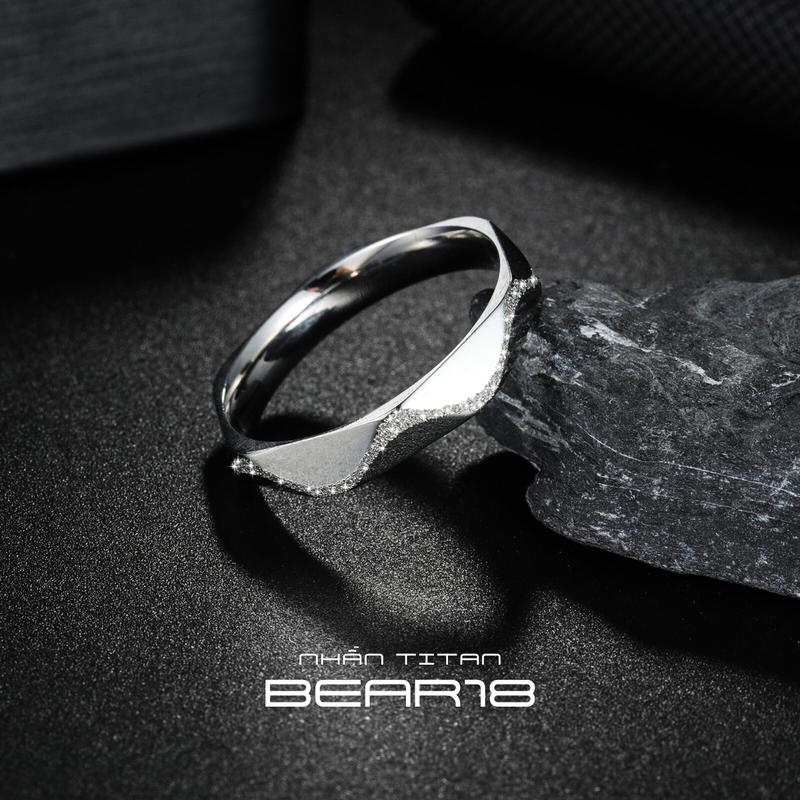 Nhẫn trơn bản nhỏ chất liệu thép titan không gỉ dành cho nam và nữ màu bạc và màu đen đơn giản phù hợp đeo nhẫn cặp và nhẫn đôi BEAR18