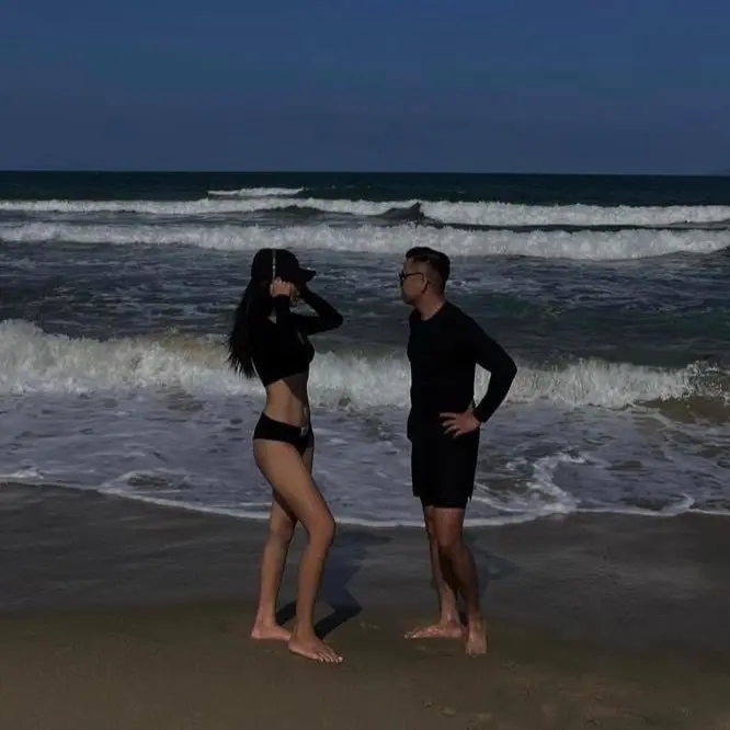 Bikini brownie tay dài hai màu ghi xám và đen 2