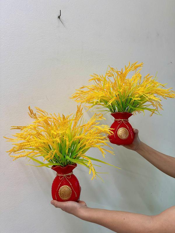 Combo Lúa Thần Tài (Kèm Bình Nhựa Túi Tiền) 28 Nhánh Lúa Cắm Sẵn, Chiều Cao 38cm, Ngang 35cm. Trang Trí Ban Thờ Thần Tài, Decor Phòng Khách, Làm Quà Tặng Ý Nghĩa bông  lúa