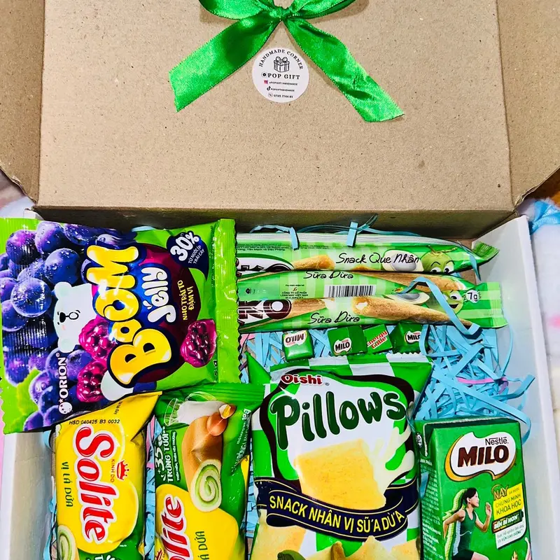 Box quà tặng bánh kẹo màu xanh lá size nhỏ 2