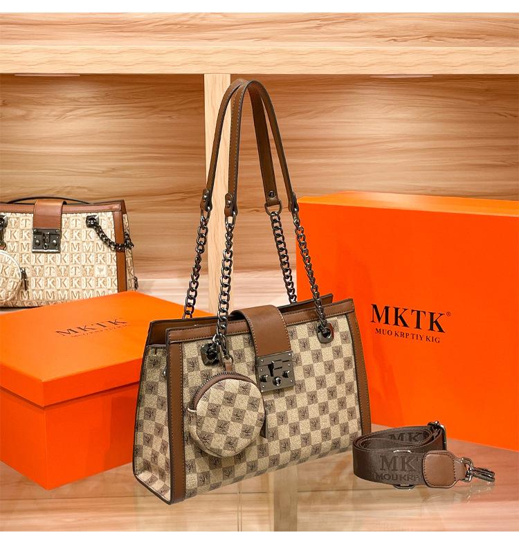 Product Introduction of Senior Sentong Qin Tote Big Bag 2023 New Fashion Large Capacity Versatile Chain Bag Women's Shoulder Messenger Bag 23