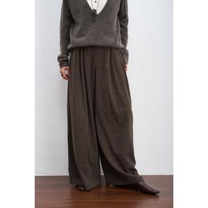 Relaxed-Fit Pleated Wide-Leg Pants U226