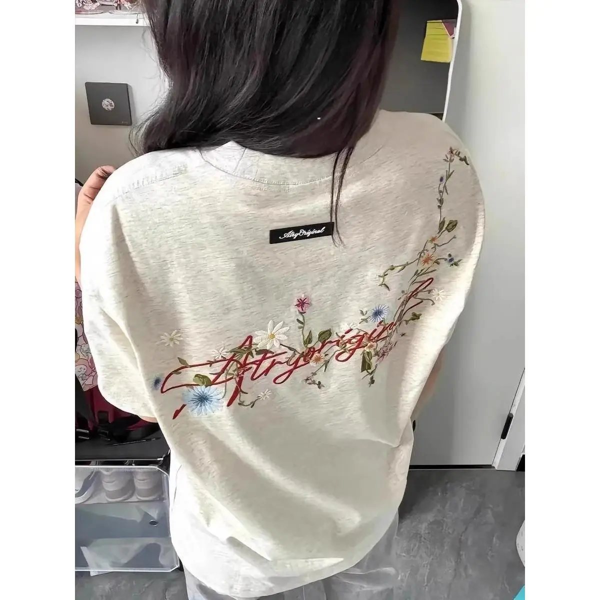 Áo Thun ngắn Tay Thêu Chữ Hoa Mùa Hè, Unisex, Phong Cách Cổ Điển Mỹ Áo Tay Lửng Cặp Đôi, Màu Xám, Năm 2025