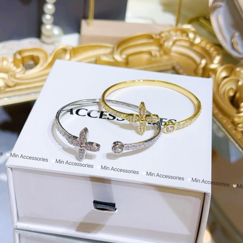 Vòng tay cứng hoa đính đá chât liệu titan cao cấp k đen k han gỉ by Min Accessories free size