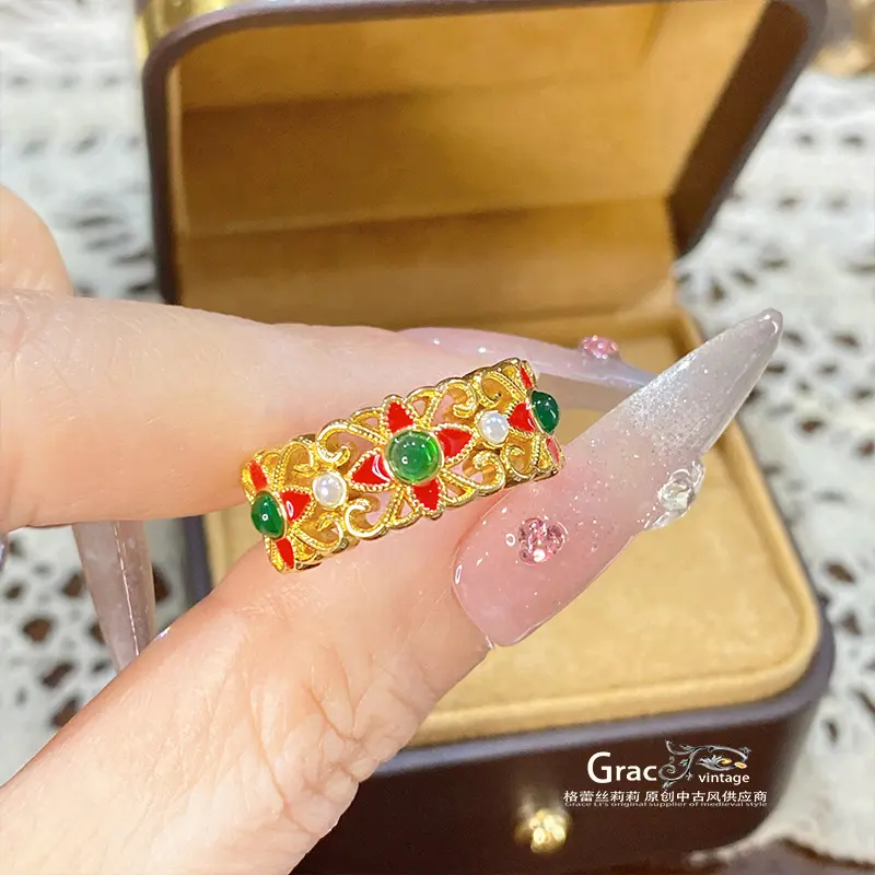 Grace Vintage Retro Jewelry European Court Style Hollow Carved Enamel Green Chalcedony Open Ring