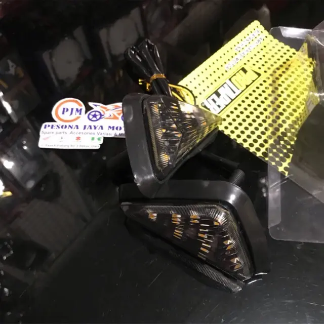 Sen Tempel Lampu Sein Tempel Segitiga LED Universal Buat R15 V2 V3/Cbr150r/Gsx150/Ninja250 Karbu/R25 1