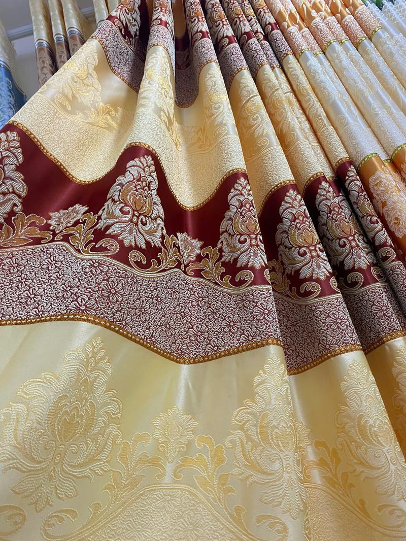 Product Introduction of Rèm gấm hoa văn cổ điển màu đỏ đô phối vàng kem cản nắng cản sáng 70%-80% (Giá 20