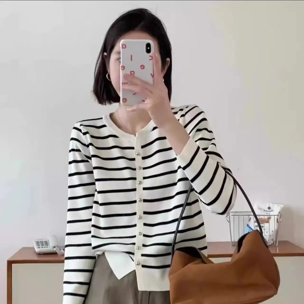 Áo Cardigan Dệt Kim Cổ Chữ V, Phong Cách Trẻ Trung Dễ Thương, Dài Tay, Dành Cho Nữ, Màu Tương Phản Sọc, Dáng Rộng Vừa Vặn, Áo Dễ Phối Đồ Mùa Thu Mới, 2024 Women Top