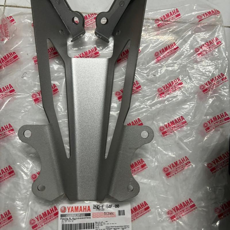 Pát gắn dè sau Exciter 150 chính hãng Yamaha