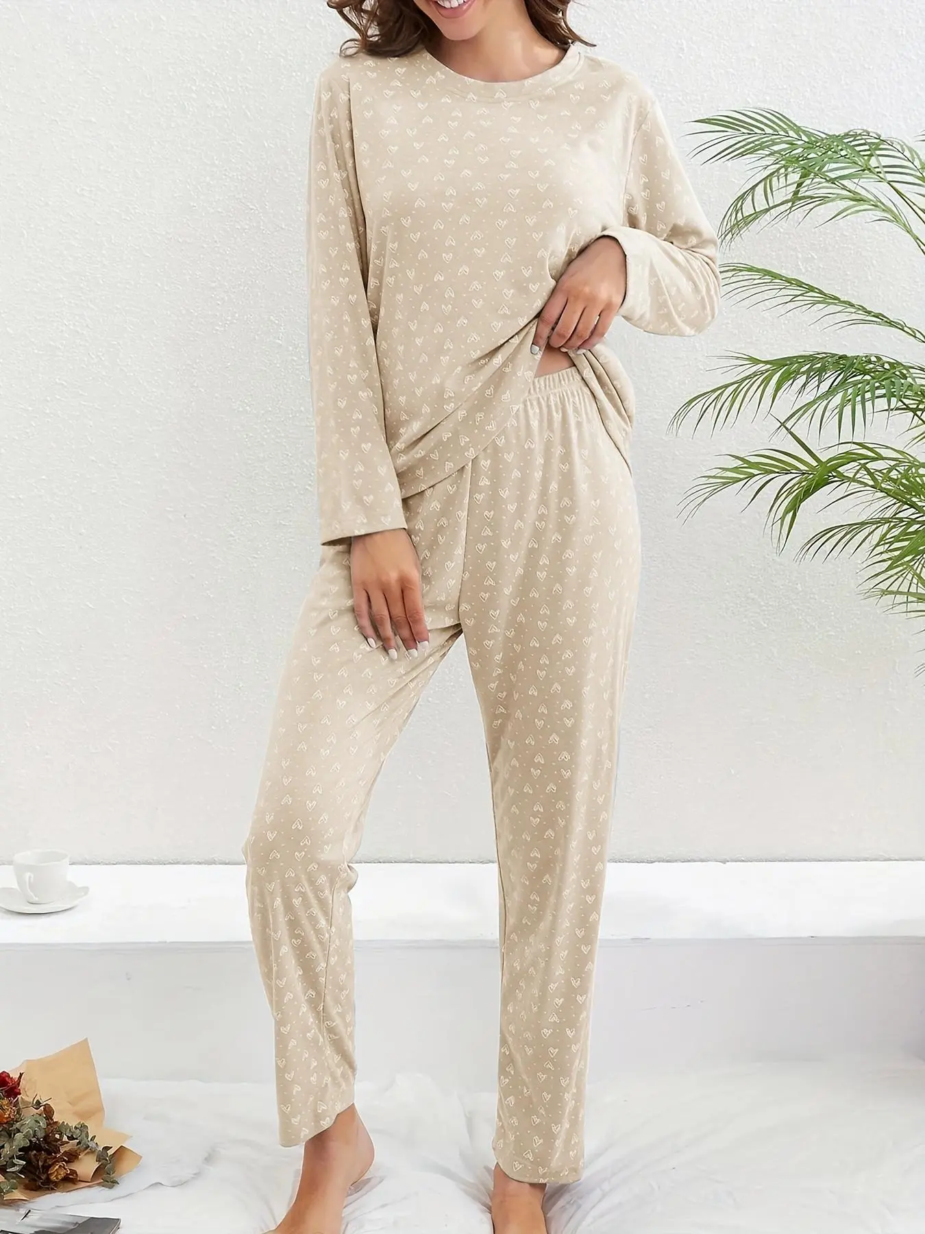 Two-Piece Set Women's Heart Print Long Sleeve Tee & Elastic Waist Pants Pajama, Casual Comfy Round Neck Top & Trousers PJ Set, Ladies Sleepwear for Spring & Fall