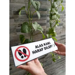 TULISAN ALAS KAKI HARAP DILEPAS BAHAN ACRYLIC TAHAN AIR ATAU PANAS MATAHARI MENJADIKAN RUANGAN TETAP BERSIH