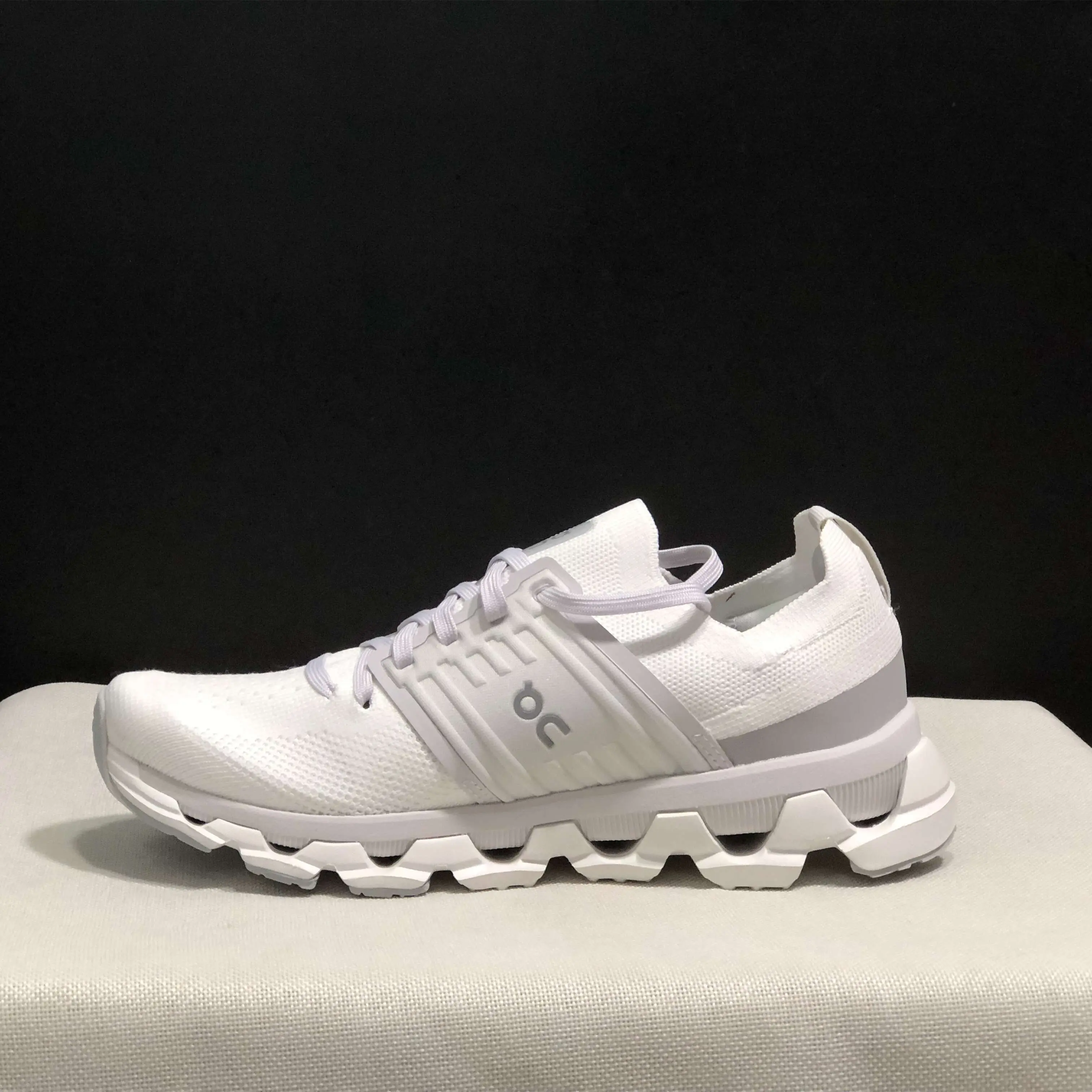 On Cloudswift 3 trendy comfortable, non-slip and wear-resistant running shoes