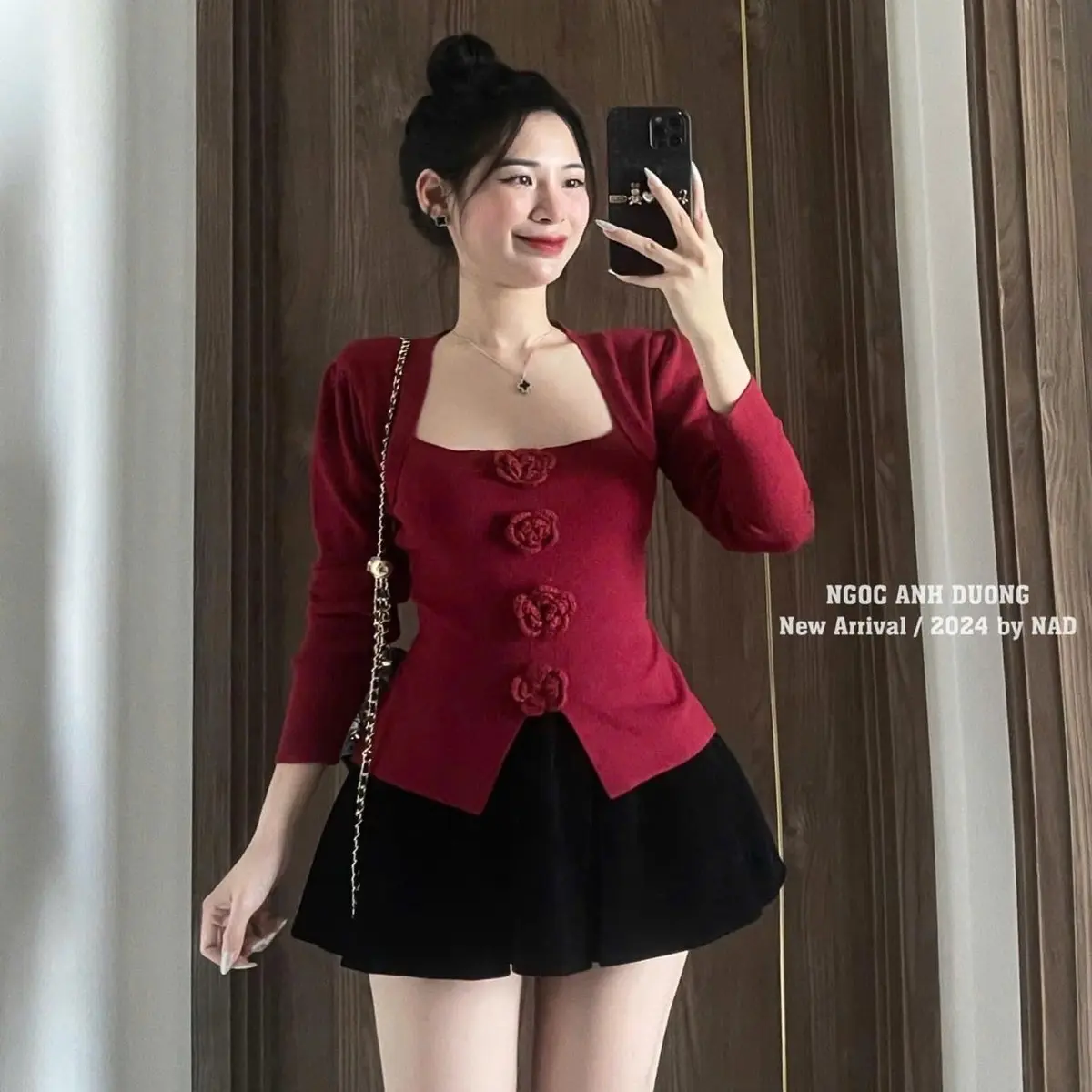 Áo thun kiểu tay dài đính bông hoa