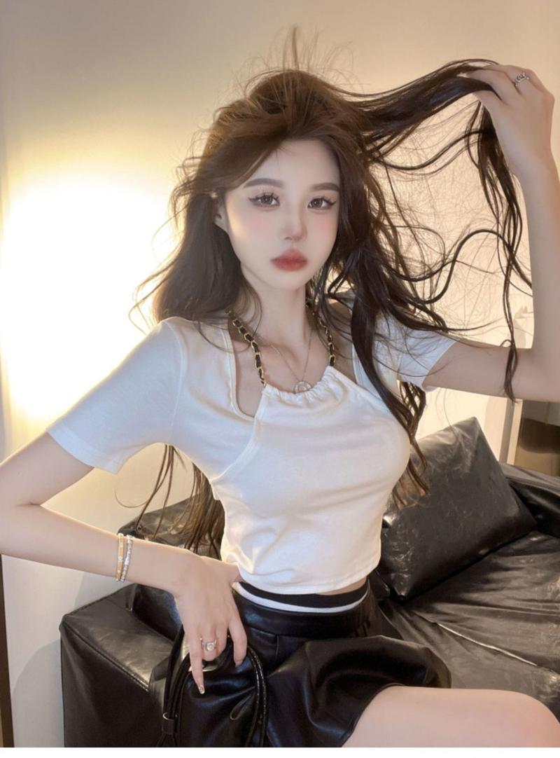 Product Introduction of Áo Thun Ngắn Tay Cổ Yếm Giả Hai Lớp Thiết Kế Độc Đáo Mùa Hè, Dành Cho Nữ, Dáng Ôm, Ngắn, Gợi Cảm Và Dễ Thương, Thiết Kế Đẹp, Thích Hợp Cho Mùa Hè, Áo Ngắn 24