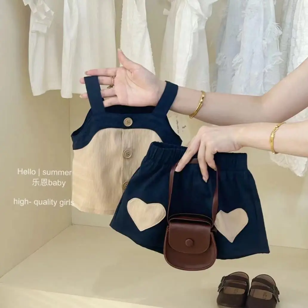 Bộ Quần Đùi Kaki Cho Bé Gái, Thiết Kế Trái Tim Có Dây Đeo, Bộ Hai Mảnh, Thời Trang Thanh Lịch, Thích Hợp Cho Bé Gái, Được Yêu Thích Năm 2025 [5406, Bộ Sưu Tập]