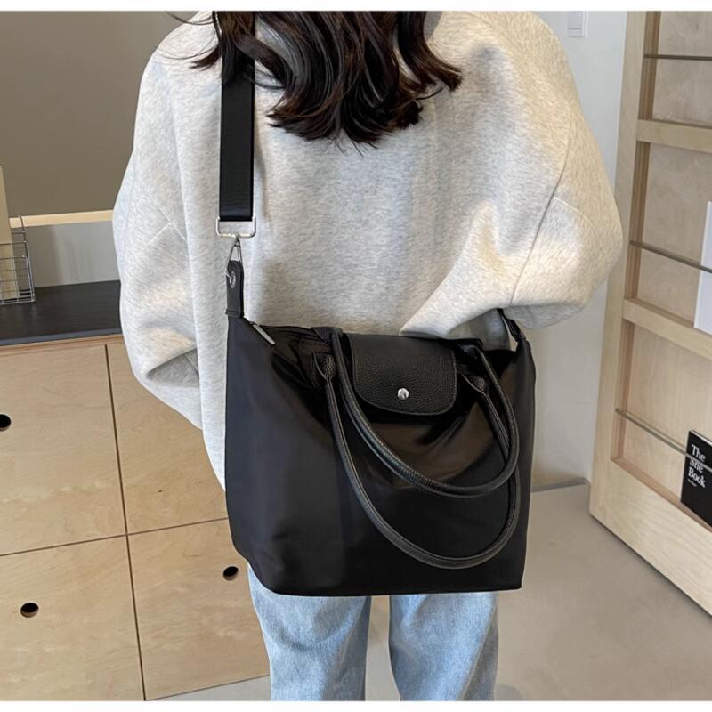 Product Introduction of Nylon short distance business travel fitness large capacity handbag, women's yoga training and exercise bag, shoulder bag 21