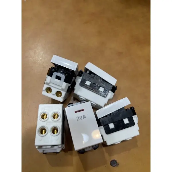 Công tắc 20A bình nóng lạnh mã S18CC Sino 1