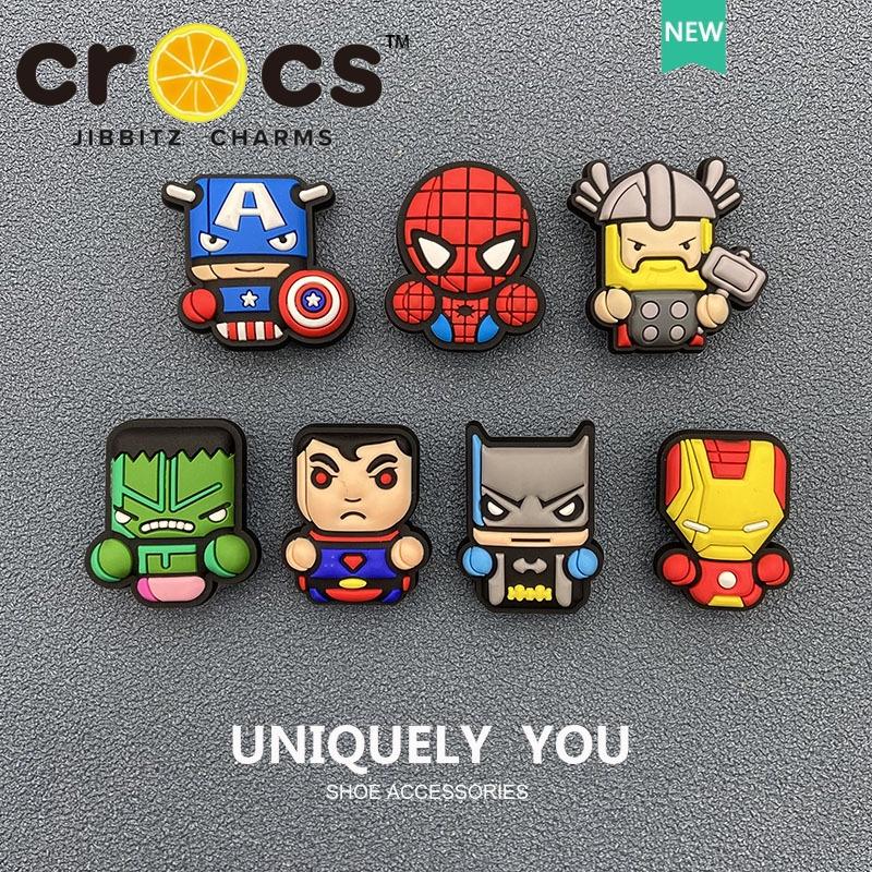 Charm Jibbitz Chữ Thập, Chủ Đề Marvel, Phụ Kiện Có Lỗ Hoa, Thích Hợp Cho Giày, Liên Minh Huyền Thoại, Thiết Kế Nút 1