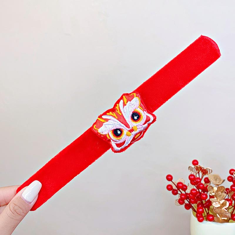 Product Introduction of Scrunchies màu đỏ, vòng tay đa chức năng, búp bê dễ thương, vòng tay vải nỉ Mũ Cài Tóc, quà tặng lễ hội mùa xuân, phụ kiện thời trang trẻ em, năm mới 2025, AKKU 14