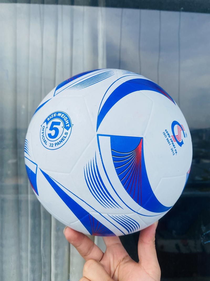 Product Introduction of Bóng Đá cao su GeruSport số 5 + Bóng công ty chính hãng 100% ️ Tặng kèm kim bơm , Túi lưới đựng bóng . 2