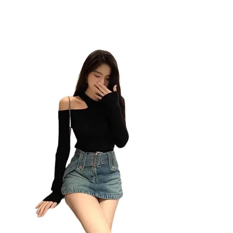 Áo  croptop cổ tròn lệch vai tay dài