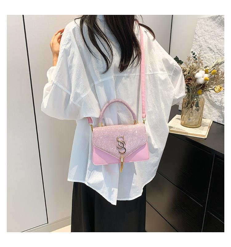 Product Introduction of Túi Vuông Nhỏ Chất Lượng Cao, Thời Trang Mới, Thiết Kế Chữ Cái Và Tua Rua, Dây Xích Xích, Thích Hợp Cho Phụ Nữ, Túi Đeo Vai Tongqin, Phổ Biến Năm Nay Bag 17