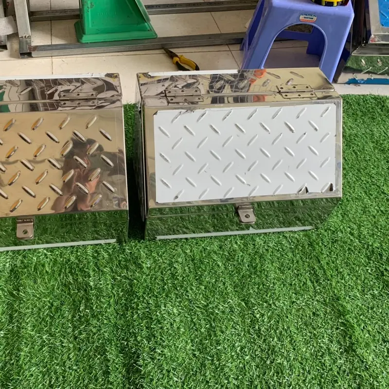 THÙNG ĐỒ XE TẢI NHỎ 40X25X25 VÀ 40X30X30 VÀ 50X30X30 INOX TẶNG KÈM CHÂN BẮT 3