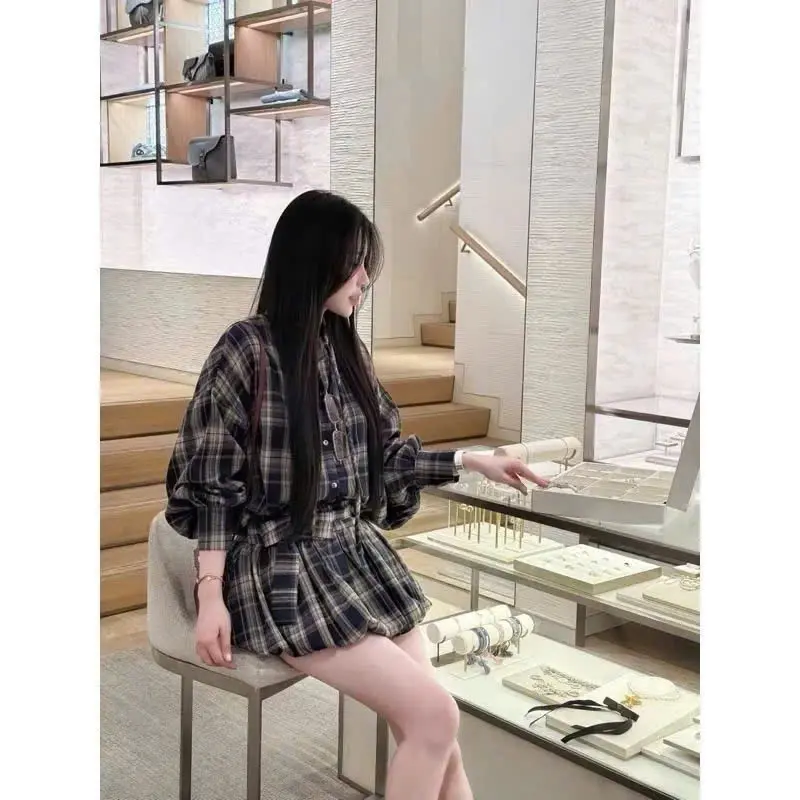 sét đồ nữ - áo kẻ dạ caro dài tay mĩ chân váy bí có quần bảo hộ 1