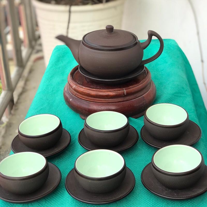 Bộ ấm trà gốm hồng sa Bát Tràng - Nghệ Nhân Phạm Thế Anh ( nâu trơn dáng dẹt ) dung tích 300ml