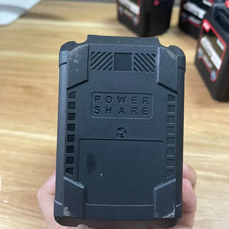 Pin đóng makita 20 cell 5s4p- 21V có đèn led báo pin, pin chân phổ thông 4cm, dung lượng 10.000 mah 2