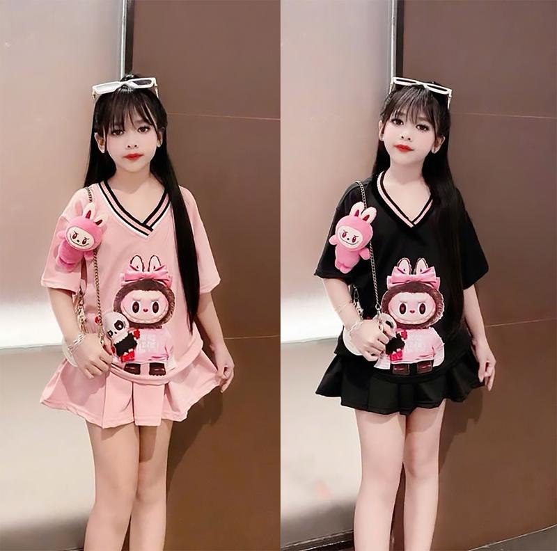 Set váy cổ tim không kèm gấu in hình labubu cho bé gái từ 12-45kg dễ thương , chất vải mềm mát, hàng may kĩ.