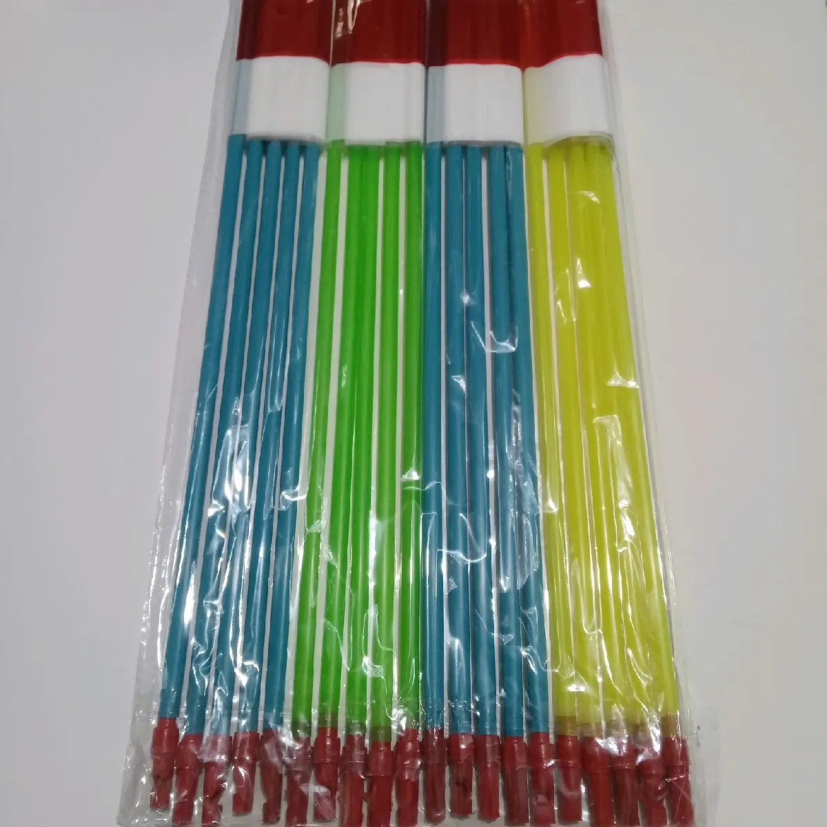 bendera gagang panjang ukuran panjang 40 cm isi 20 pcs,bendera gagang panjang isi 20 pcs dengan ukuran panjang 40 cm,20 pcs bendera  ukuran panjang 40 cm mainan anak