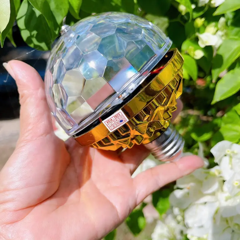 Bóng đèn led,xoay 360 độ,có 7 màu , kèm chui, 8