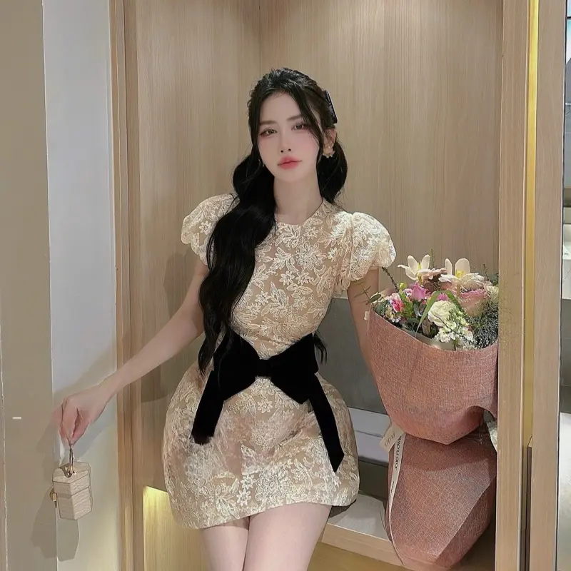 A83-Váy thiết kế ren nơ nhung ở eo sang chảnh phù hợp đi hẹn hò, đi tiệc, có quần bảo hộ 1