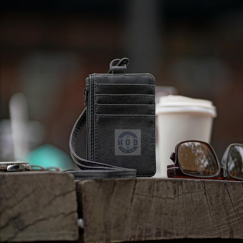 MOB - NAME TAG ID CARD HOLDER TERDAPAT RESLETING UNTUK MENYIMPAN BISA CUSTOM NAMA DAN LOGO PERUSAHAAN - MELUWE HITAM 5