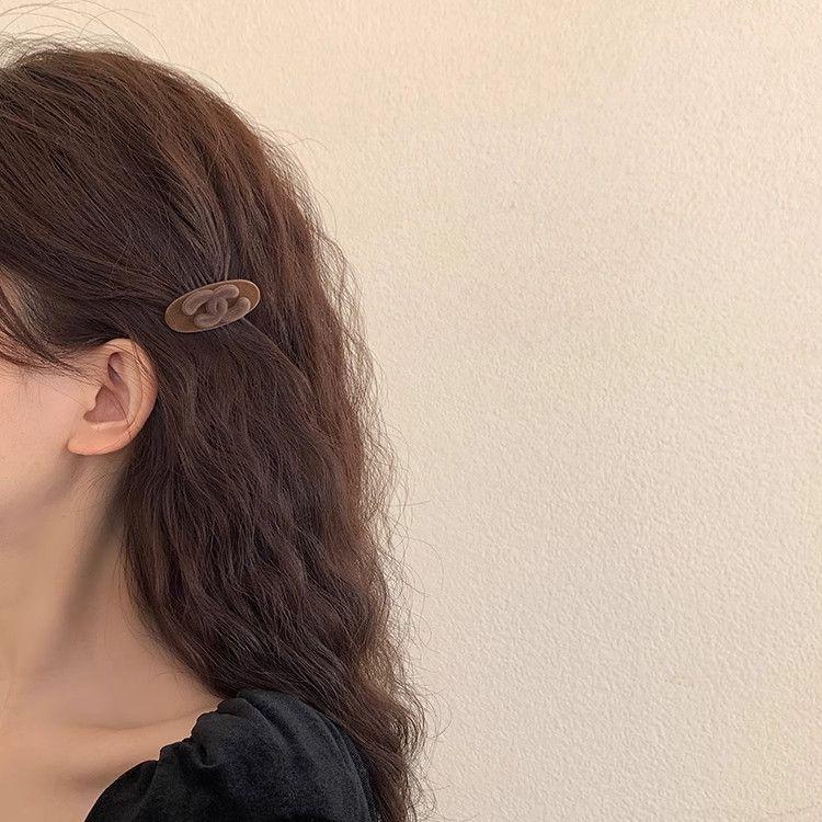 Product Introduction of Vintage Simple Style Velvet Letter Mini Hair Clip for Women Spring Summer Bangs Forehead Hair Clip Side Clip BB Clip 8