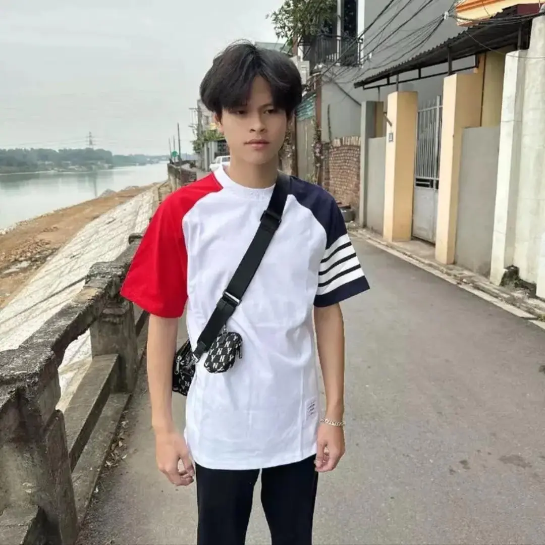 Áo Phông Nam,nữ cổ tròn UNISEX Thôm Phối 4 Vạch phong cách đường phố Siêu Đẹp chất liệu cotton khô cao cấp co giãn 4c thoáng mát Menswear