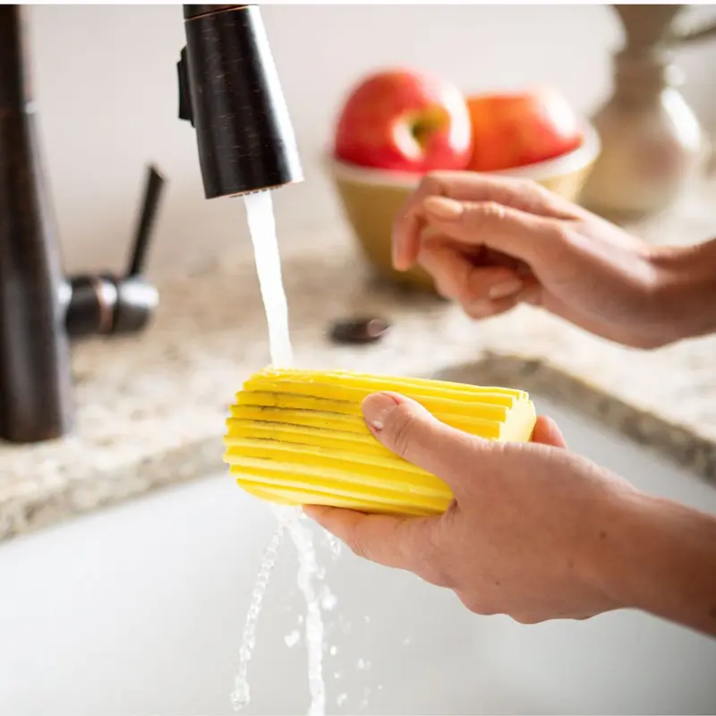 Miếng Bọt Biển Scrub Daddy Lau Bụi Mọi Ngóc Ngách Damp Duster 2
