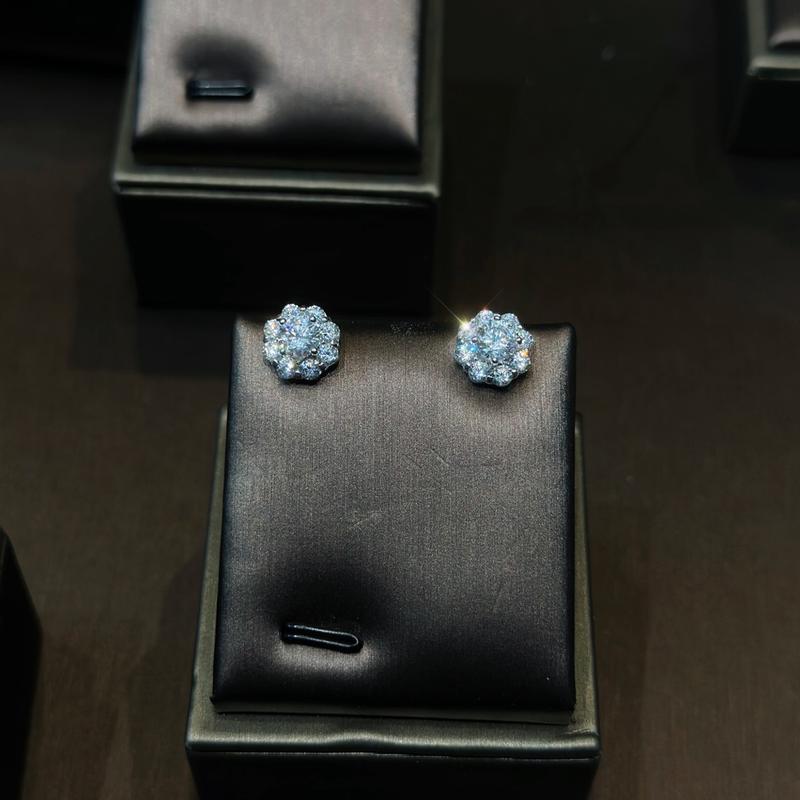    Hoàng Phát M.o.i.s.s.a.n.i.t.e   Phụ Kiện Bông Tai Bạc Ý 925 Viền Nụ Hoa 4li5 Chui Vặn Xi Kim  BM25  