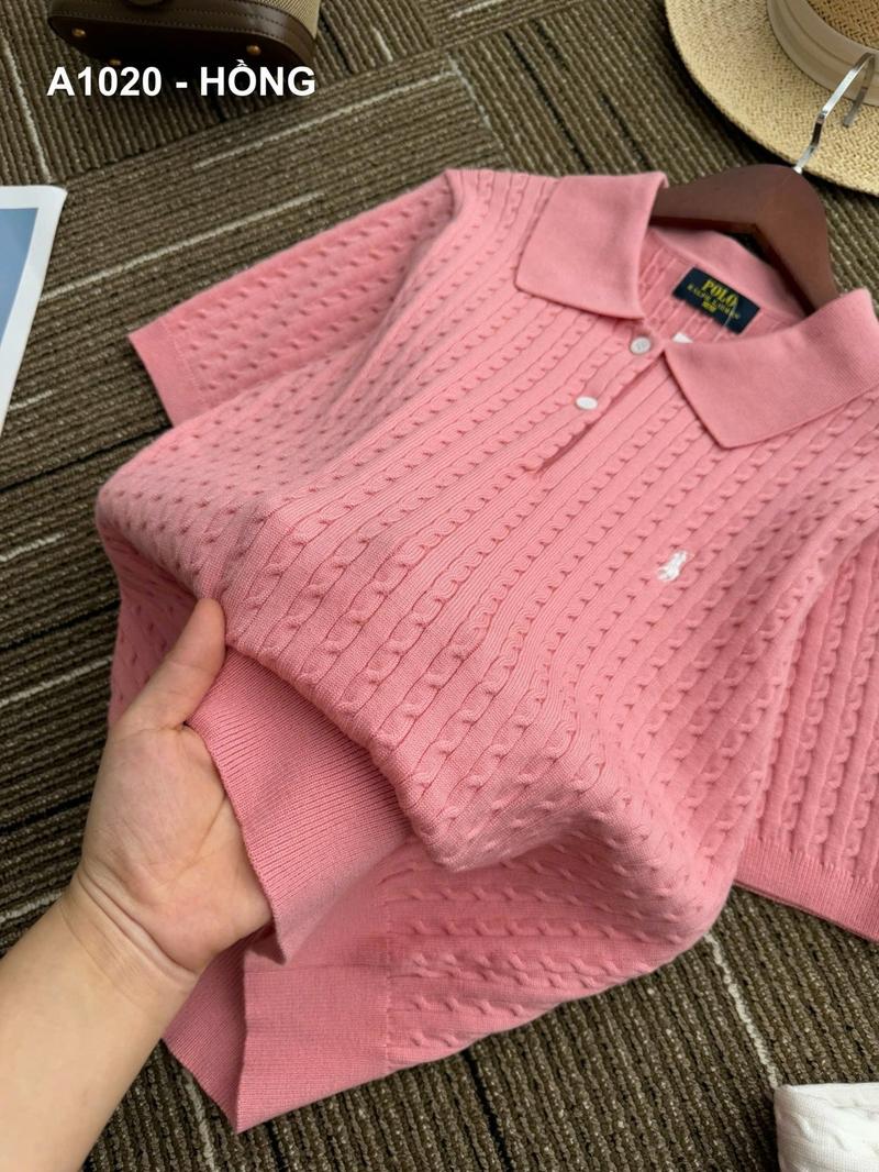 Product Introduction of SIÊU HOT LEN THÊU SIÊU ĐẸP XỊN XÒ.  Len thừng cổ polo thêu ngực, chất len thỏ angora cao cấp mềm êm như da em bé, form dáng xinh ,trẻ. A1020  Sz SML 6