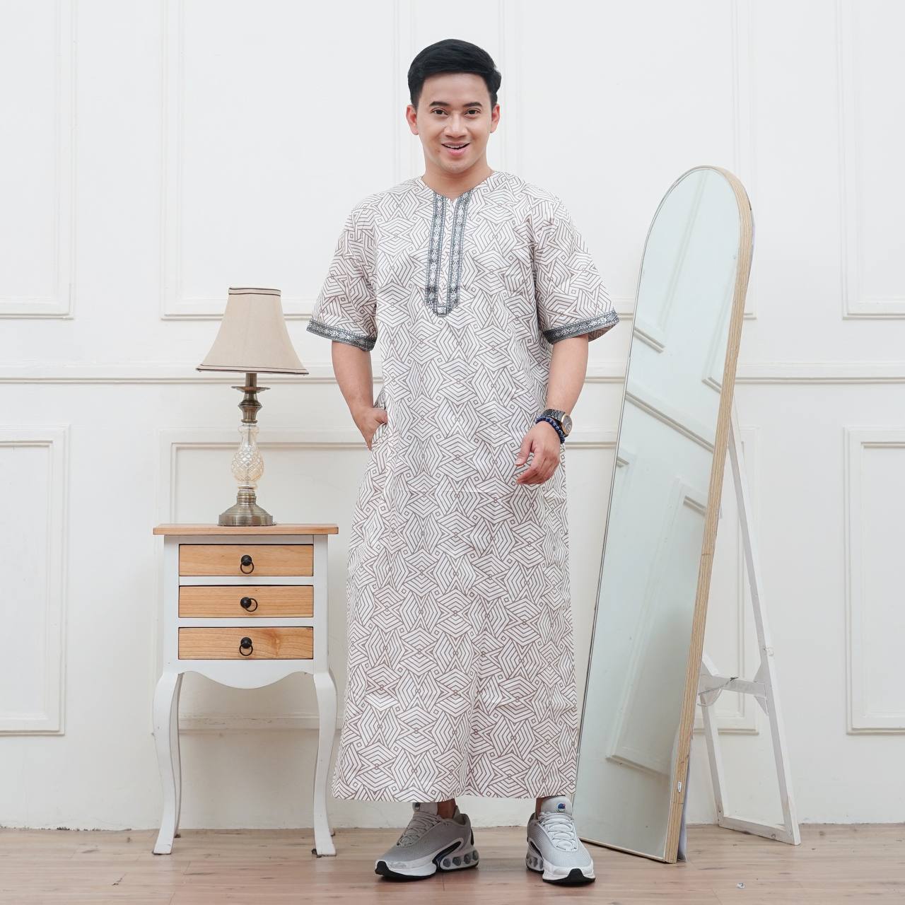 Granito.id - Maroko thobe jubah pria gamis lebaran cowok katun fodu Muslim Panjang - Polos Hitam Gold, M terbatas