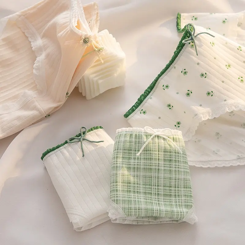 Combo 5 Quần lót nữ cotton dễ thương, Set 5  Quần lót viền ren đáy may mềm mịn họa tiết hoa nhí SAVILL L311 Women Voi 4