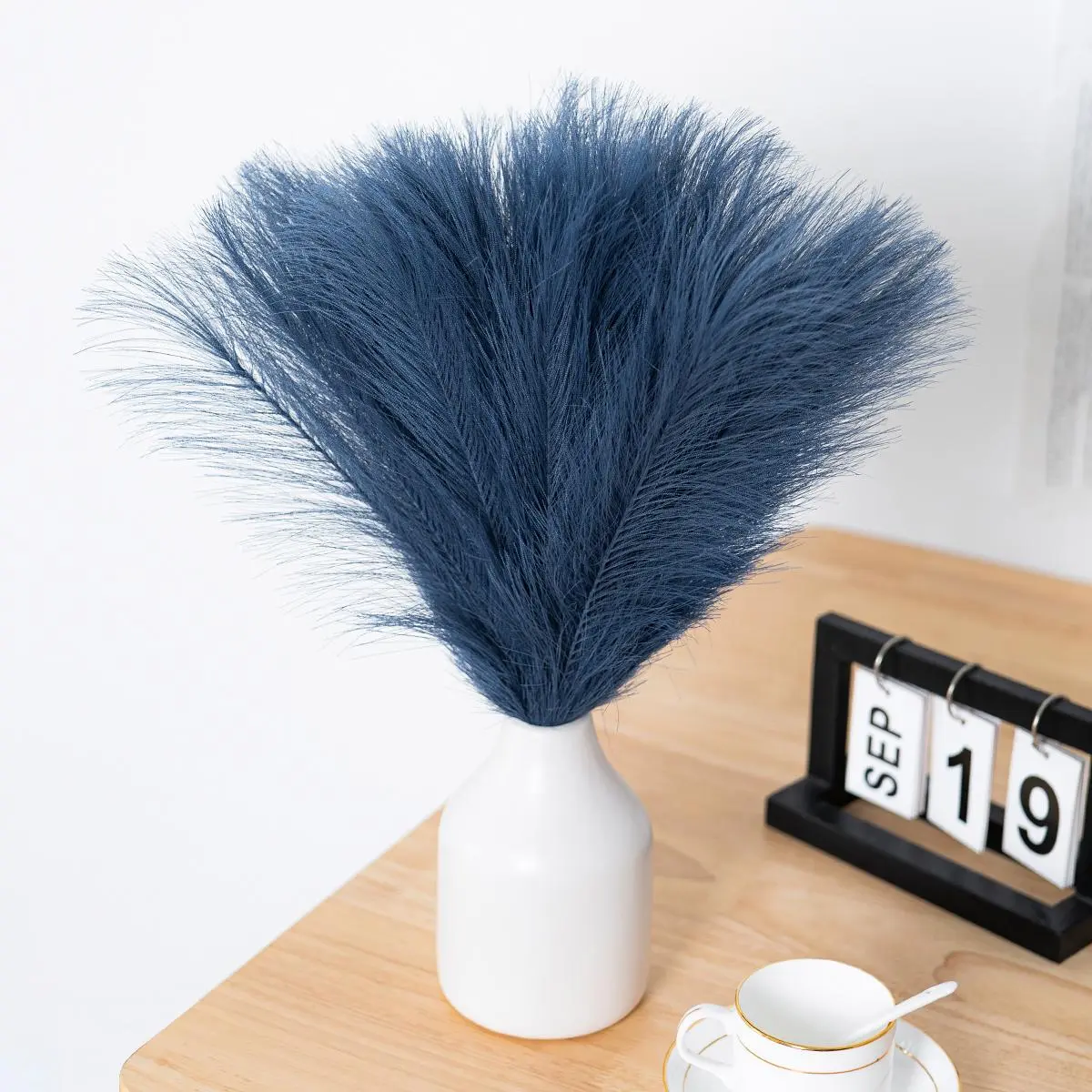 Unique Romantic Decorations for Room Ornaments, 5pcs Artificial Reed Grass Set, Vase Filler Decorations, Decorative Flowers Plants for Home, Bedroom Accessories